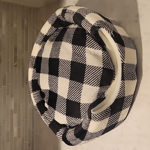 Woof Pet Bed - Picture 2 of 5